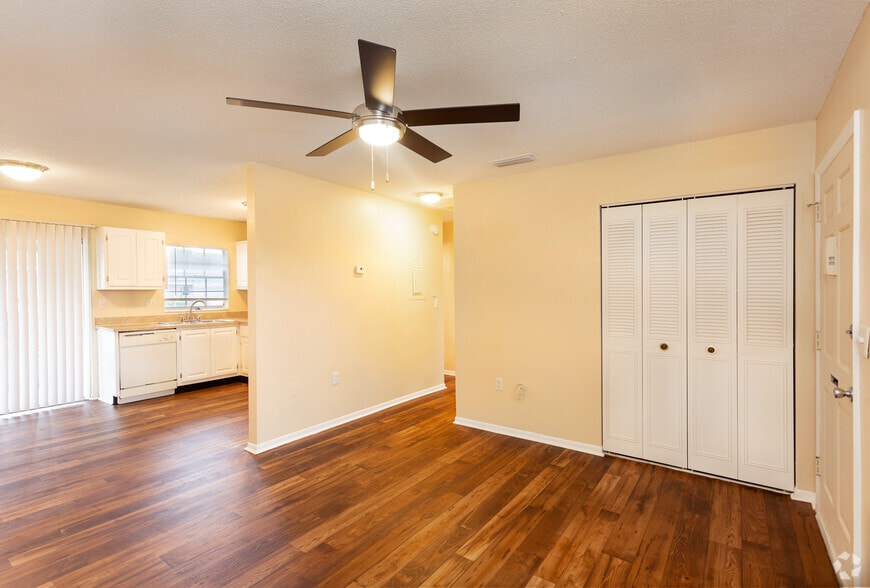 2BD/1BA - 906 SqFt - Living Room - Georgetown Square Apartments