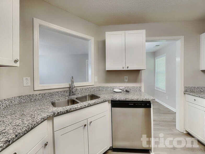 Building Photo - 73 Seagrave Ct