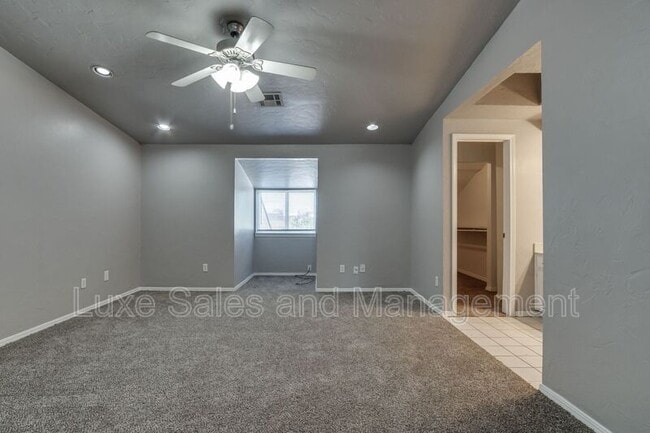 Building Photo - 13813 Fairhill Ave