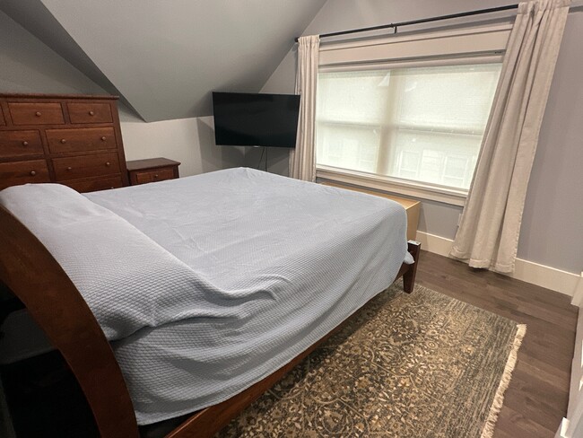 Building Photo - 20 Somerset St