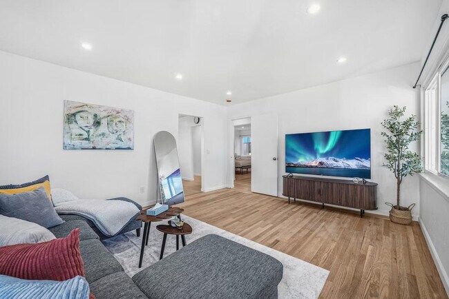 Building Photo - 422 Morse Ave