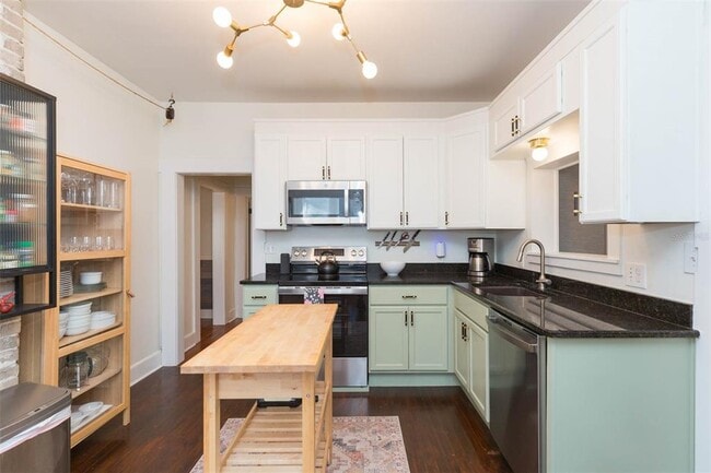 Building Photo - 917 E Broad St