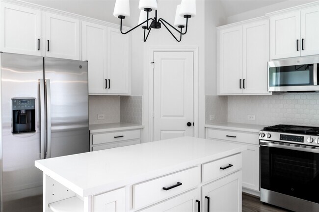 Building Photo - 5822 Westwood Shr Dr