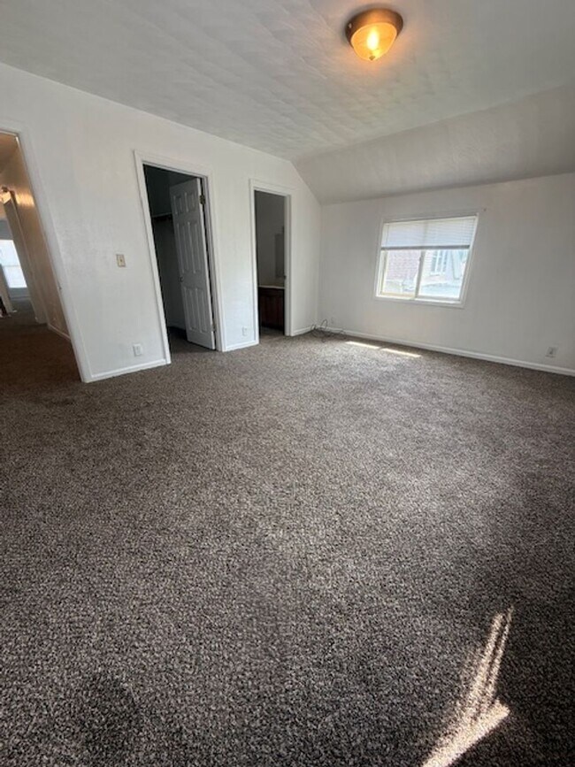 Building Photo - 3 Bedroom / 2 Bathroom House in Peoria