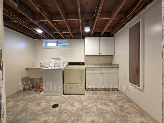 Building Photo - 621 S 14th Ave