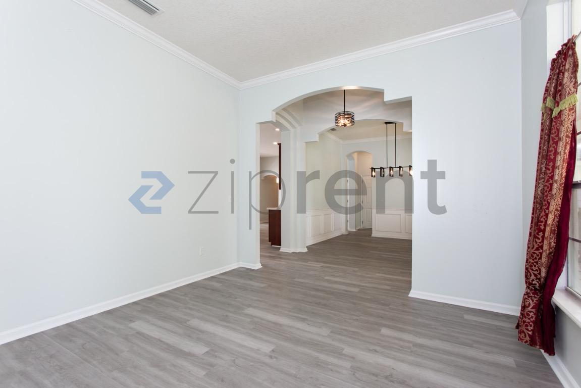 Building Photo - 168 Oak Common Ave