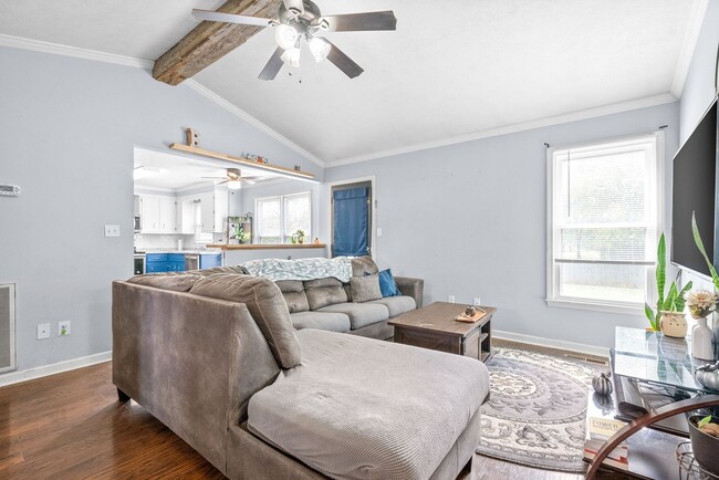 Building Photo - Move-In Ready - Pet Friendly!