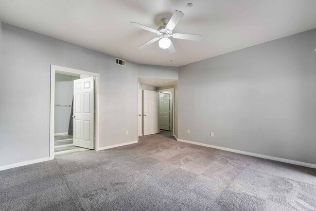 Building Photo - Stylish 1st-Floor Condo in Gated Community!