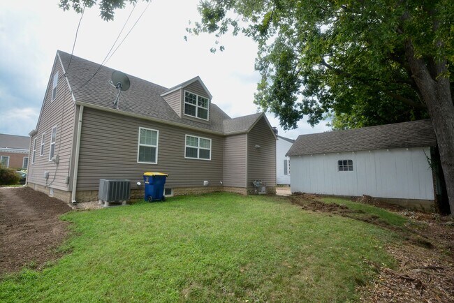 Building Photo - This one is Perfect!! It's a 2 Bedroom Single-Family Home with a Garage in Smyrna