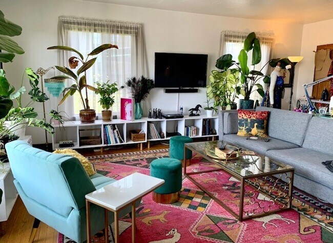 Interior Photo - Sir Lancelot Apartments