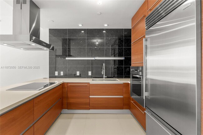 Building Photo - 1100 Biscayne Blvd