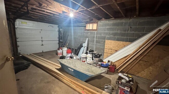 Building Photo - 31 Chestnut St