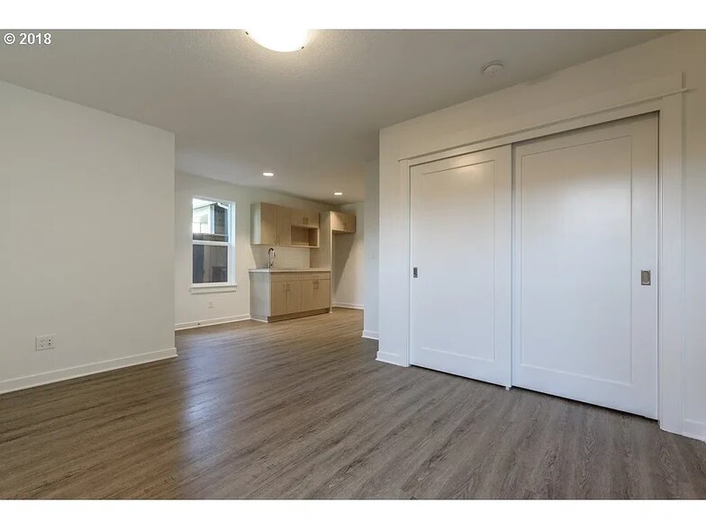 Building Photo - 3931 SE 28th Pl