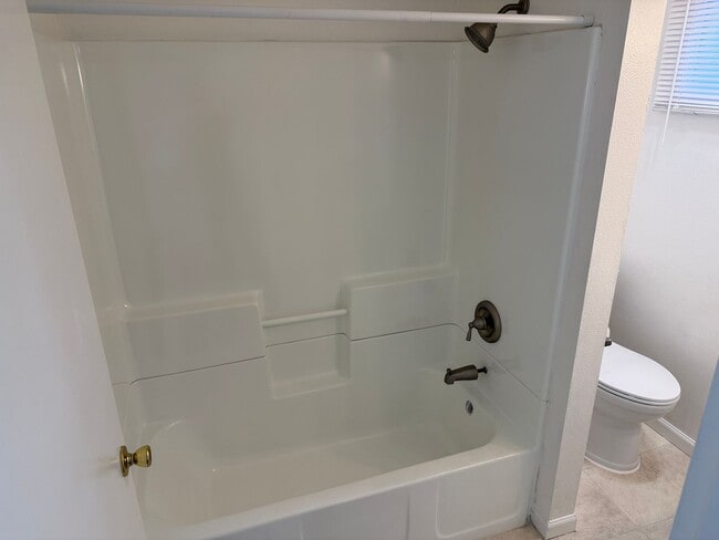 Building Photo - Updated Studio Apartment in Junction City!  $200.00 MOVE-IN SPECIAL