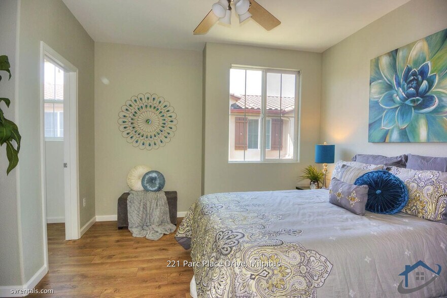 Building Photo - 221 Parc Place Dr