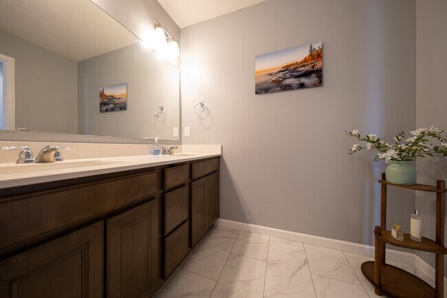 Building Photo - 756 Stonegate Rd