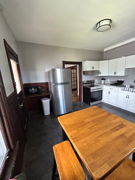 Building Photo - 223 Union Ave