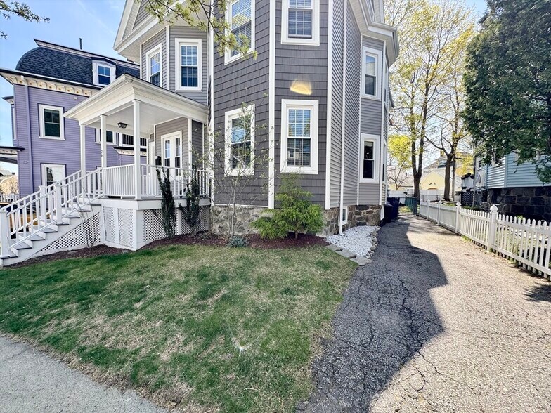 Building Photo - 26 Bradfield Ave