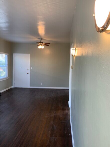 Building Photo - 2028 1/2 S West View St