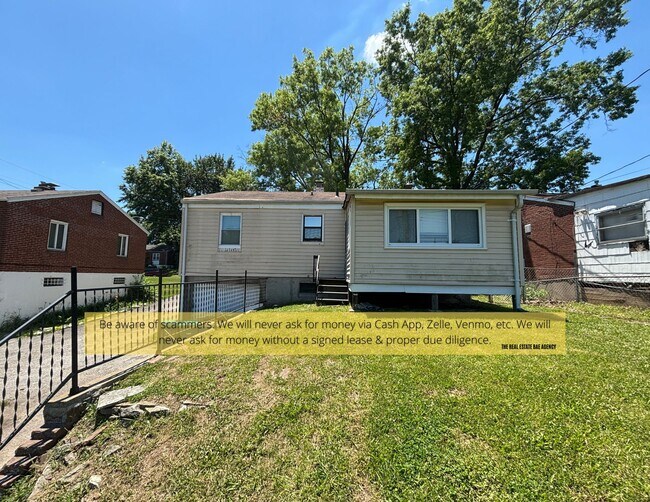 Building Photo - 2035 Park Ln