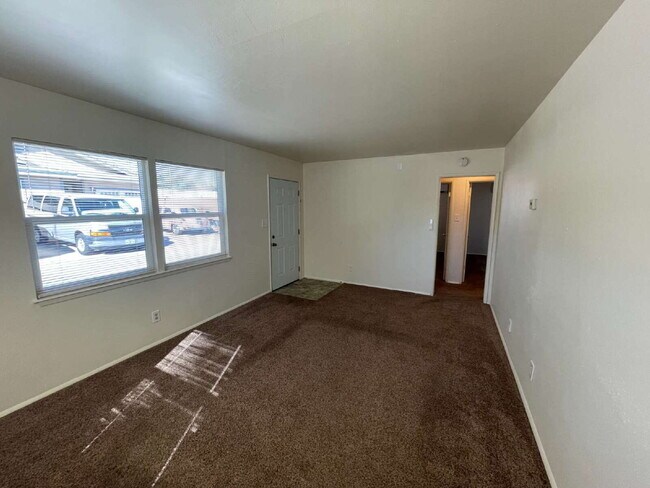 Building Photo - 529 Crampton St
