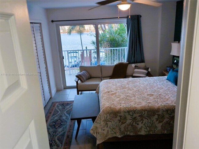 Building Photo - 400 Golden Isles Dr