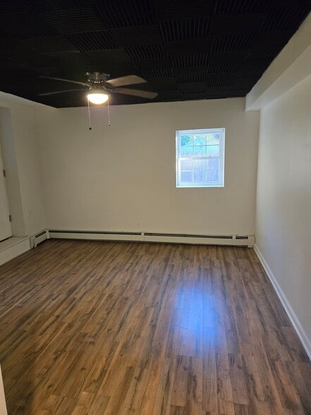 Building Photo - 11 Darien Rd
