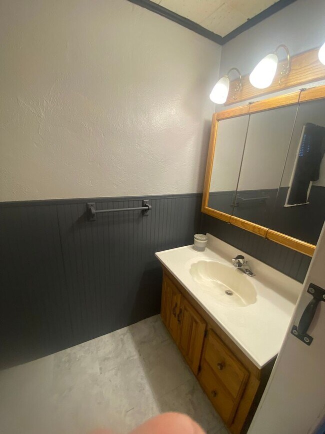 Building Photo - Beautiful three bed, 1.5 bath single-family home for rent with inground pool