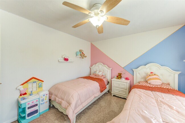 Building Photo - 25210 Hazel Ranch Dr