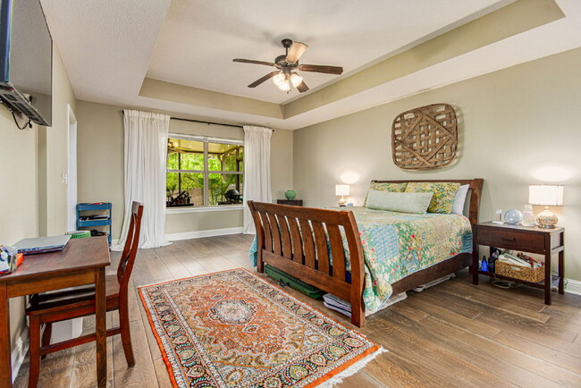 Building Photo - 5 Bed House convenient to Navarre and Hurl...