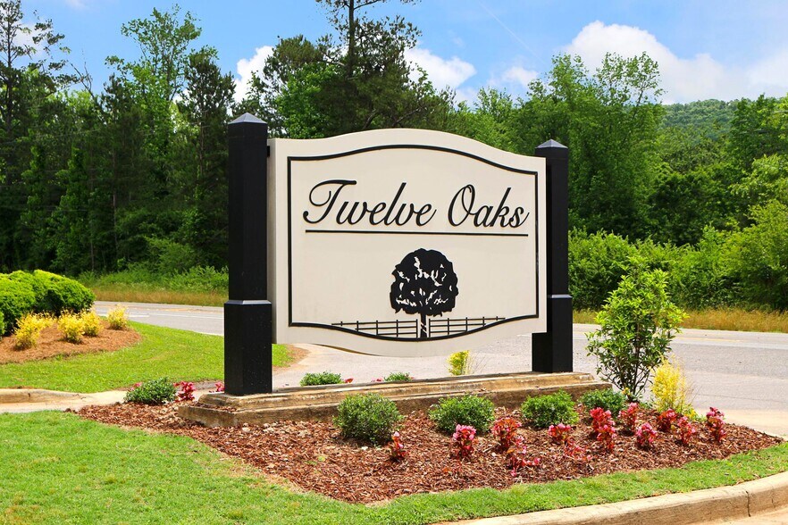 Building Photo - 335 Clover Cir