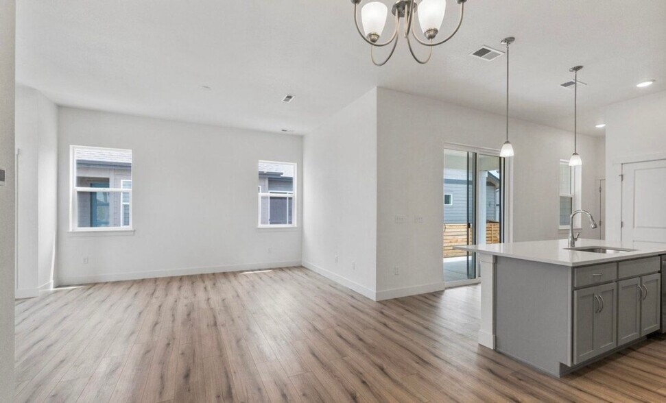 Building Photo - 5081 McKinnon Ct