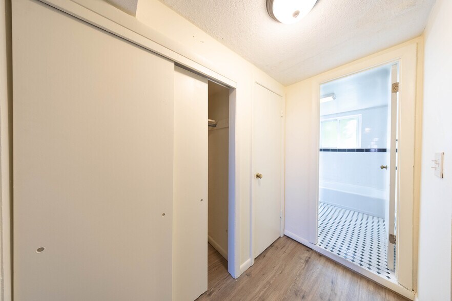 Building Photo - 33 Westgate Rd