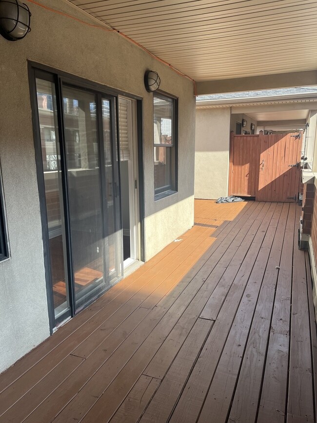 Building Photo - 334 N Jefferson St