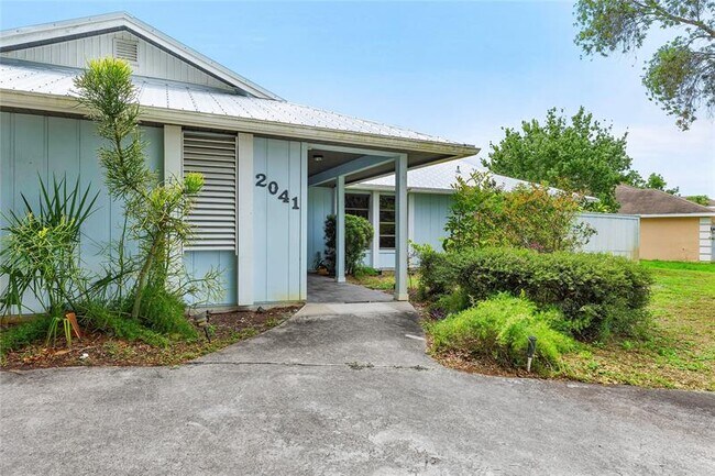 Building Photo - 2041 SE Floresta Dr