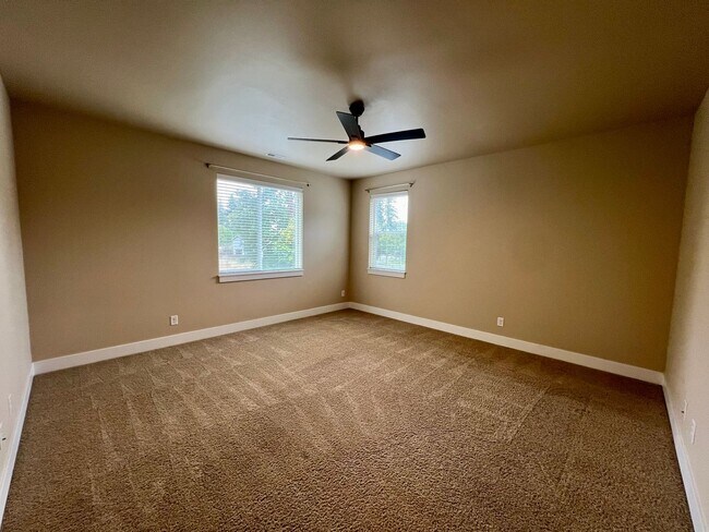 Building Photo - Large 5 Bedroom Home in Tumwater