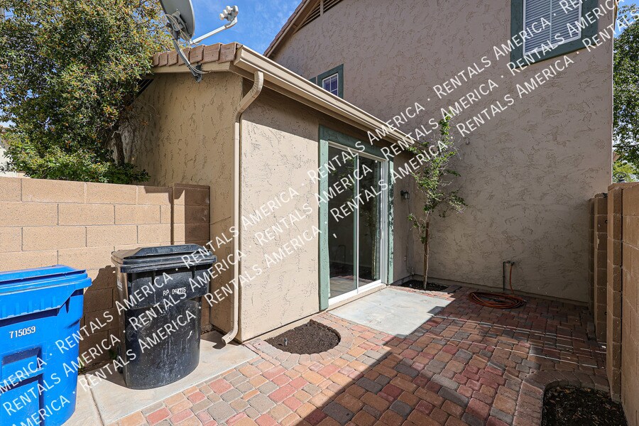 Building Photo - 10146 E Isleta Ave