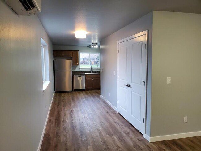 Building Photo - 220 Cheryl Ln