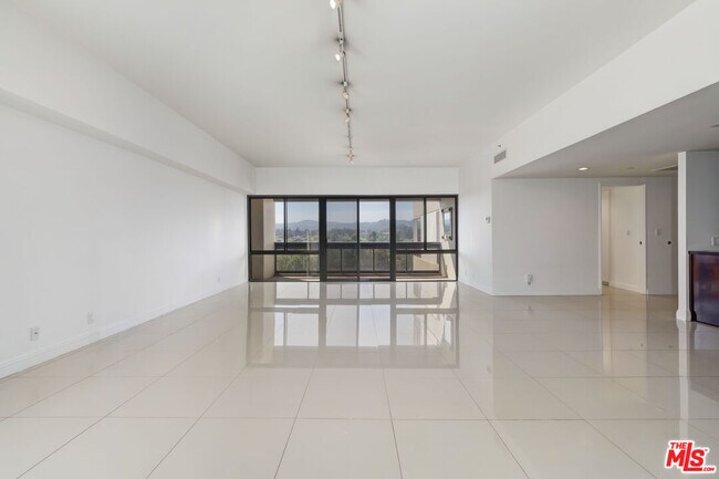 Building Photo - 10445 Wilshire Blvd