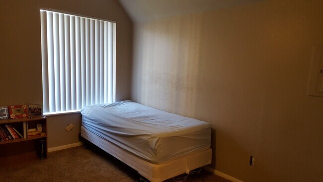 Building Photo - 3550 Lebon Dr