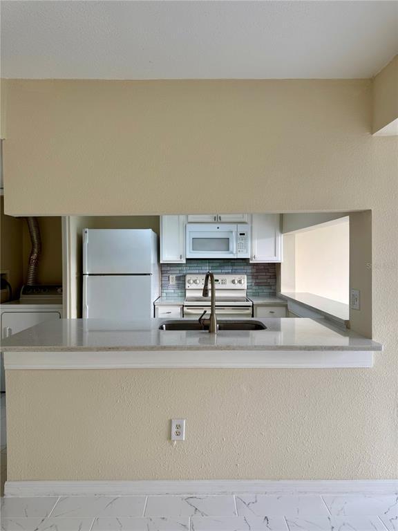 Building Photo - 425 Caribbean Dr