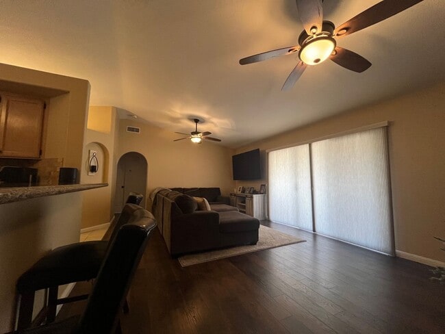 Building Photo - 3BR/3BA – Quiet Cul-de-Sac – Backs to Wash