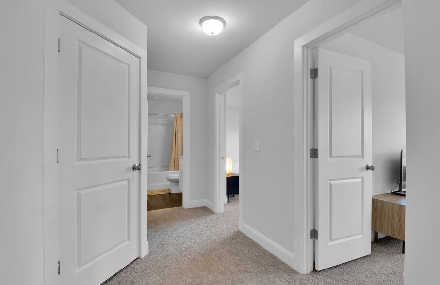 Building Photo - 9038 Henry Thoreau Rd