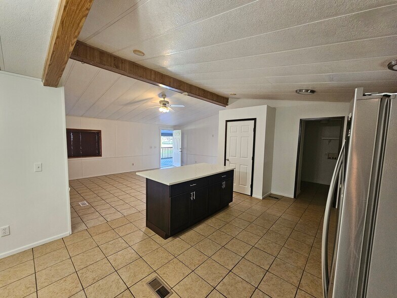 Building Photo - 614 S Andes Rd