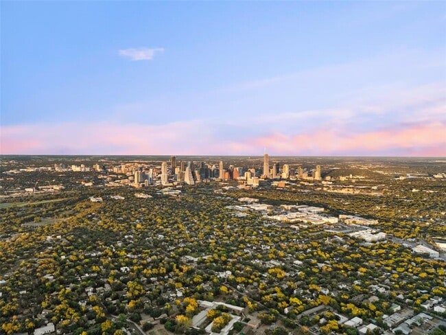 Building Photo - 2209 Rae Dell Ave