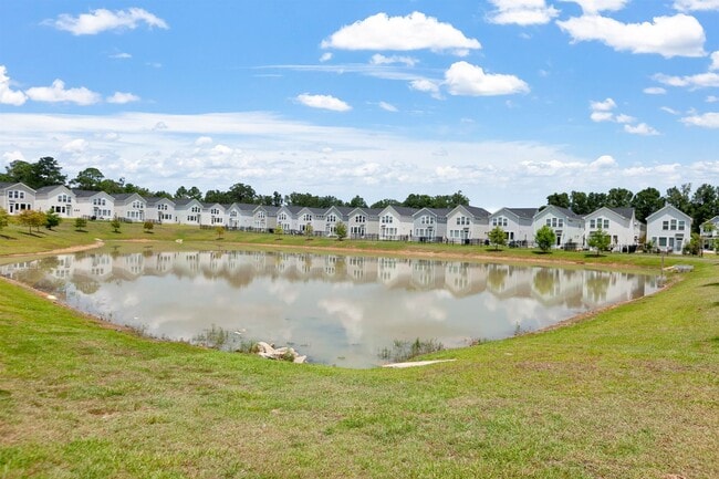 Building Photo - 5643 Fletcher Oaks Dr