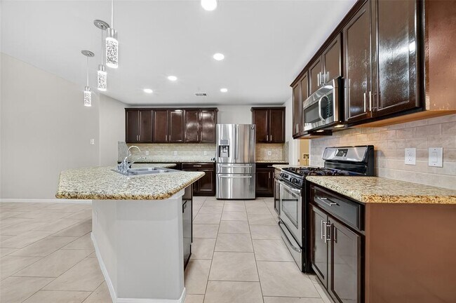 Building Photo - 3026 Village Creek Dr