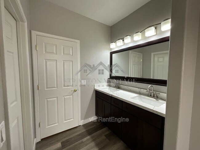 Building Photo - 1445 E Broadway Rd