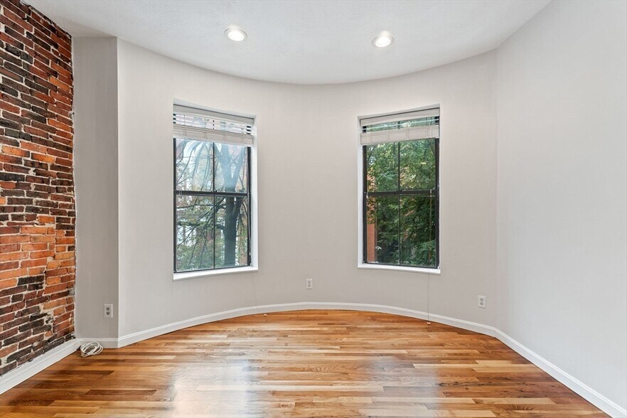 Primary Photo - 4 Union Park