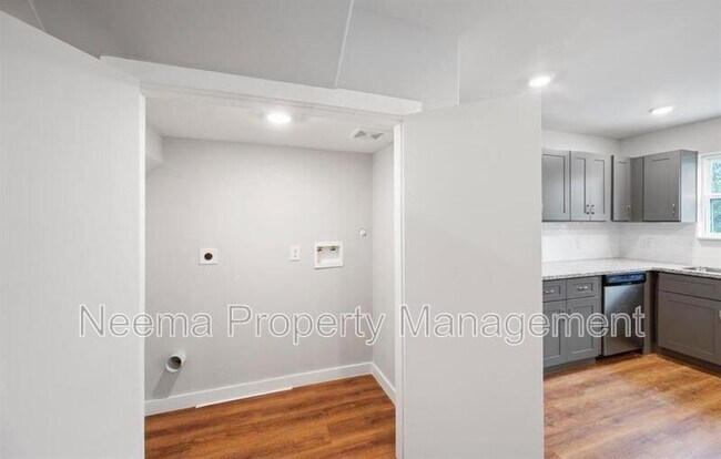 Building Photo - 8715 Bertwood St